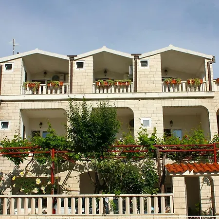 Roso Apartment *