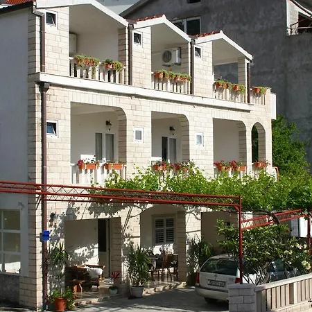 Roso Apartment *
